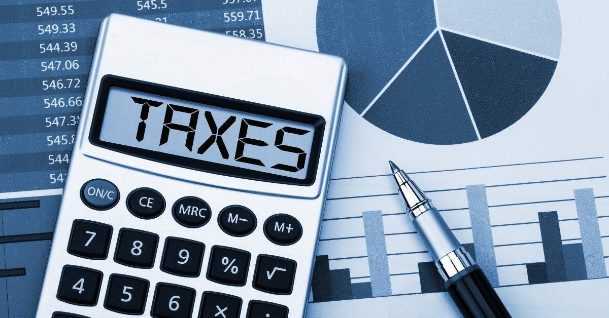 Calculatrice affichant TAXES avec graphiques financiers
